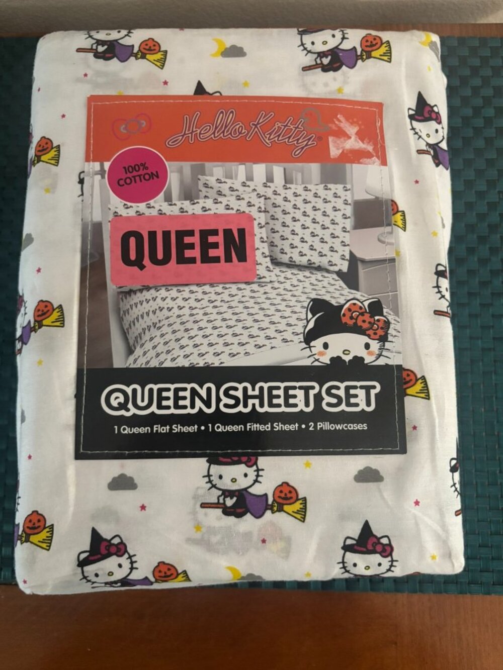 Hello Kitty Halloween QUEEN Sheet Set Witch Broom & Pumpkins White 4 Piece NEW
